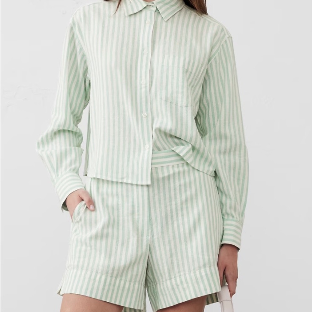 NWT Banana Republic Factory White & Green striped linen blend shorts